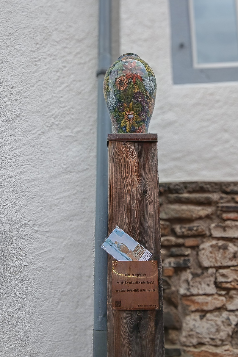 Fotografie der Stele VASE, SALZGLASIERT